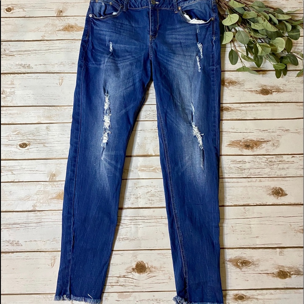 NWOT • True Craft • Distressed Skinny Jean •